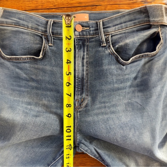 MOTHER DENIM Hustler Ankle Fray in Healing Jar (29) - Picture 11 of 16